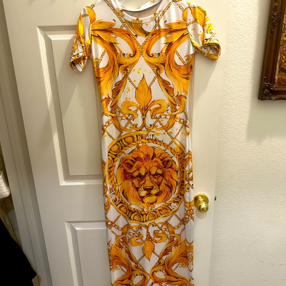 Gold the mask, lion short sleeve maxi, long dress size small